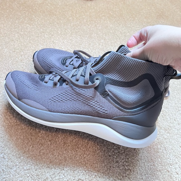 lululemon athletica Shoes - Lululemon Chargefeel Mid